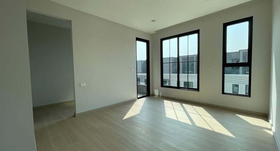 For sale 3 bedrooms townhouse in Bang Khun Thian, Bangkok