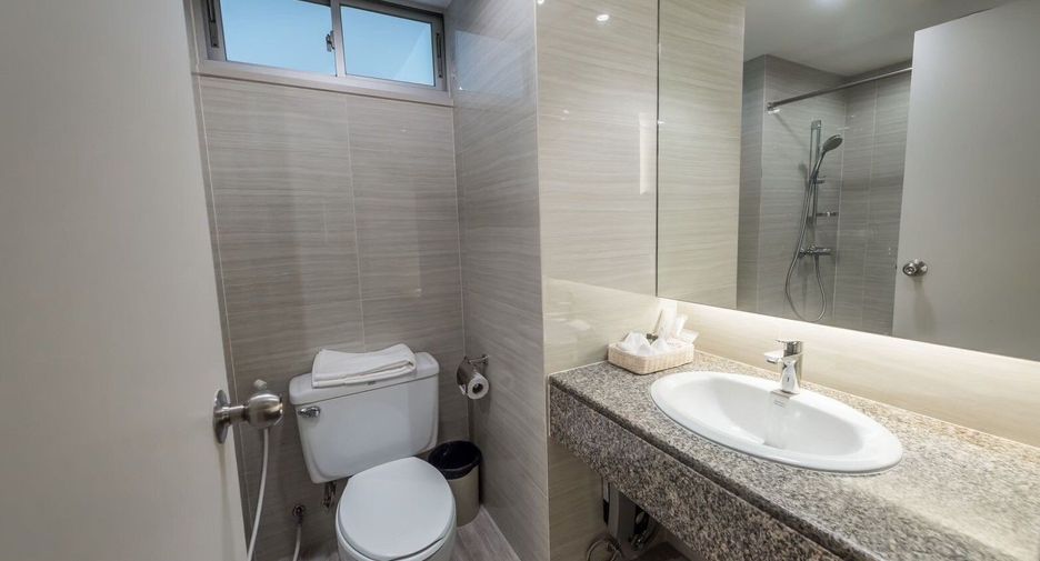 For rent 2 bedrooms condo in Yan Nawa, Bangkok