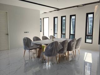 For sale and for rent 5 bedrooms house in Phra Khanong, Bangkok