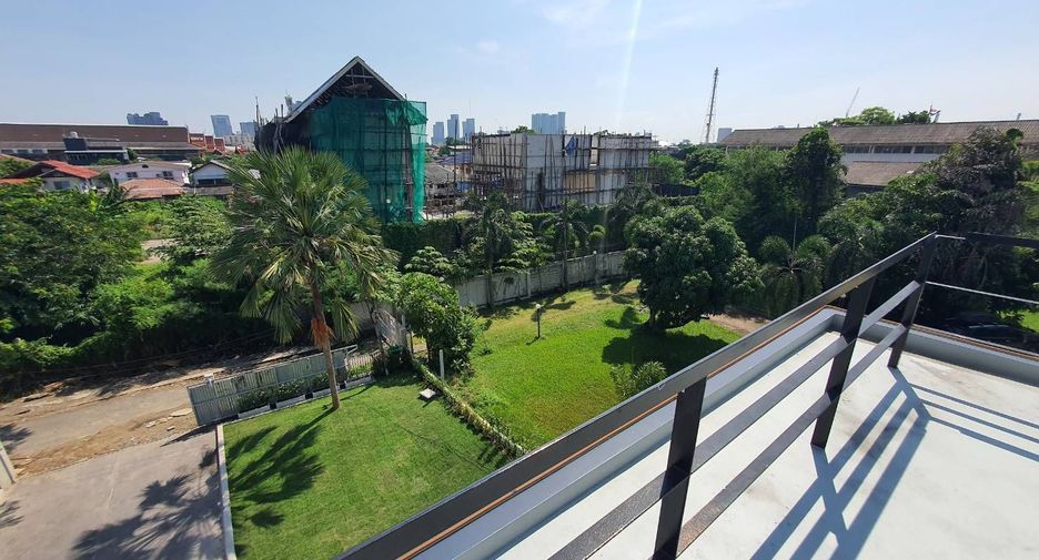 For sale and for rent 5 bedrooms house in Phra Khanong, Bangkok