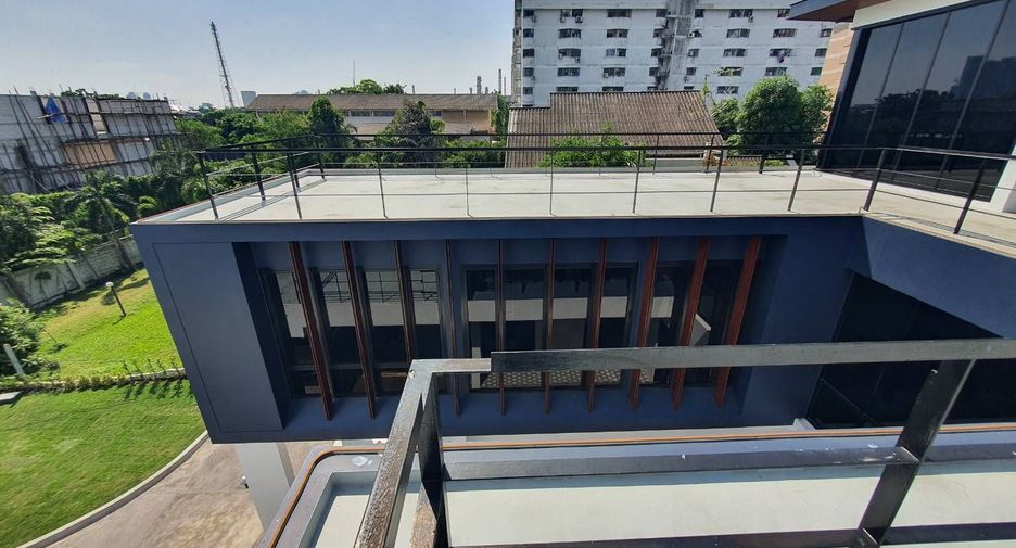 For sale and for rent 5 bedrooms house in Phra Khanong, Bangkok