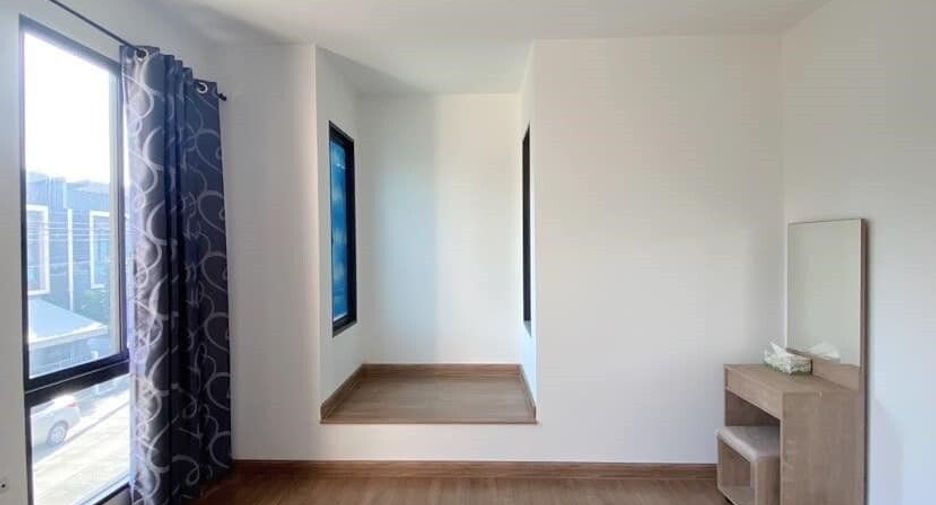 For sale 3 bedrooms townhouse in Bang Phli, Samut Prakan