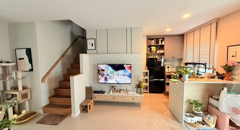 For sale 3 bedrooms townhouse in Mueang Samut Prakan, Samut Prakan