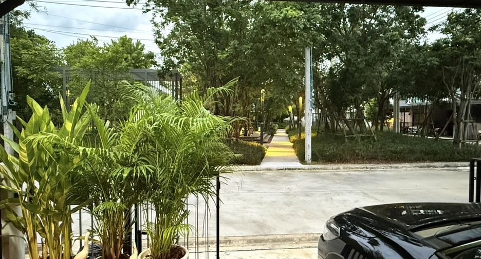 For sale 3 bedrooms townhouse in Mueang Samut Prakan, Samut Prakan
