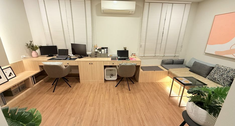 For sale 3 bedrooms townhouse in Mueang Samut Prakan, Samut Prakan