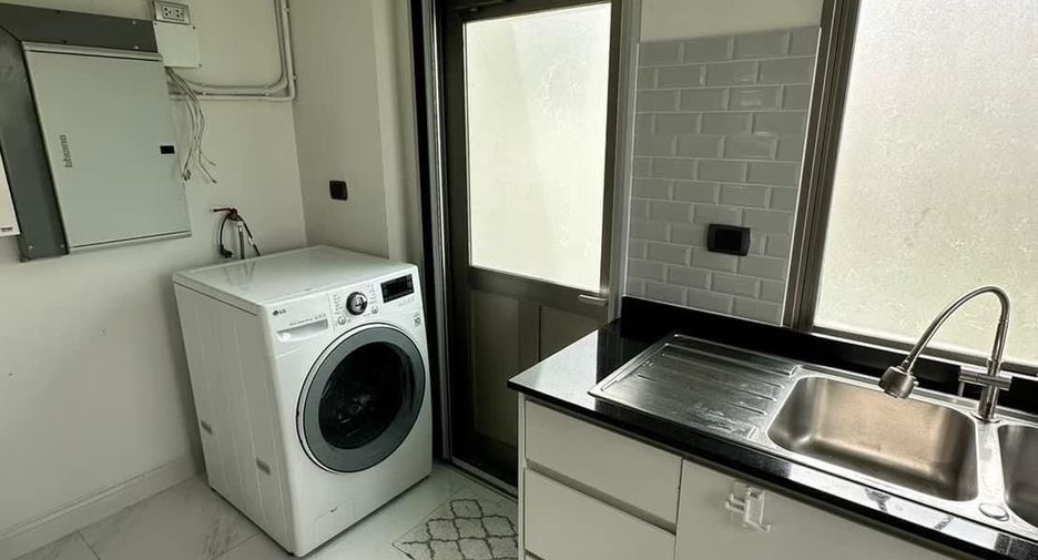 Casa en alquiler de 4 habitaciones en Lat Krabang, Bangkok