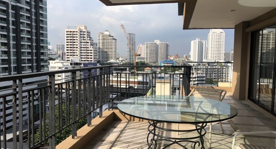 For rent 3 bedrooms condo in Khlong Toei, Bangkok