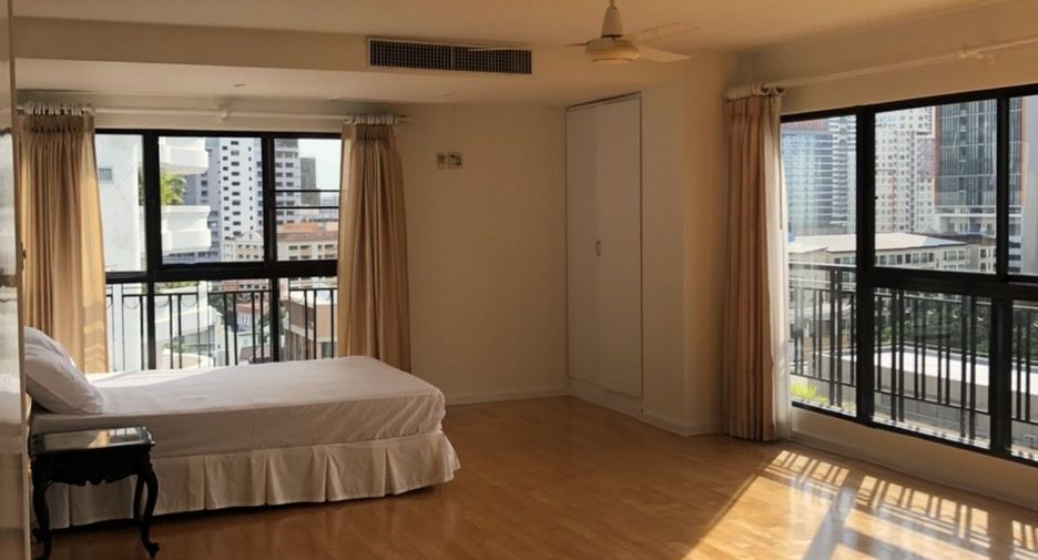 For rent 3 bedrooms condo in Khlong Toei, Bangkok