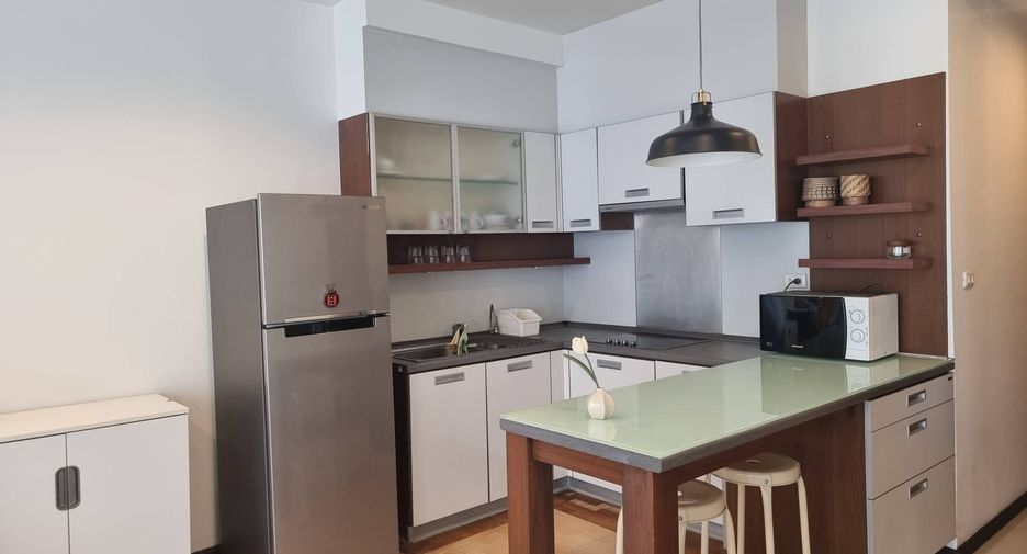 For rent 2 bedrooms condo in Huai Khwang, Bangkok