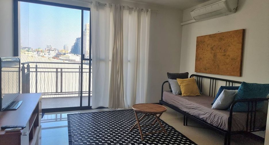 For rent 2 bedrooms condo in Huai Khwang, Bangkok