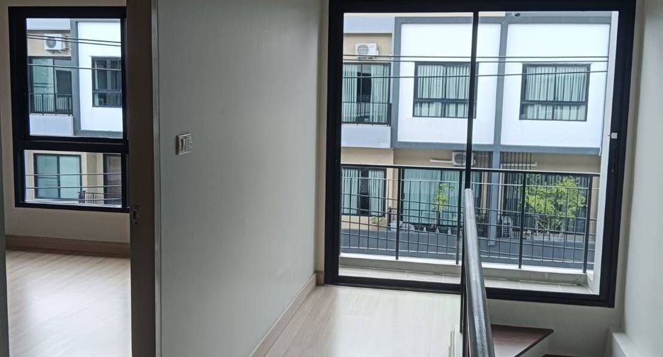 For rent 3 bedrooms townhouse in Mueang Samut Prakan, Samut Prakan