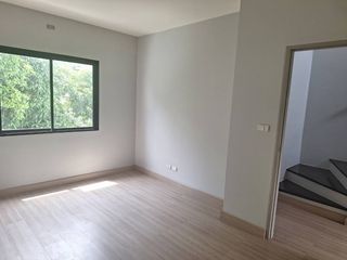 出租 3 卧室 联排别墅 在 Mueang Samut Prakan, Samut Prakan