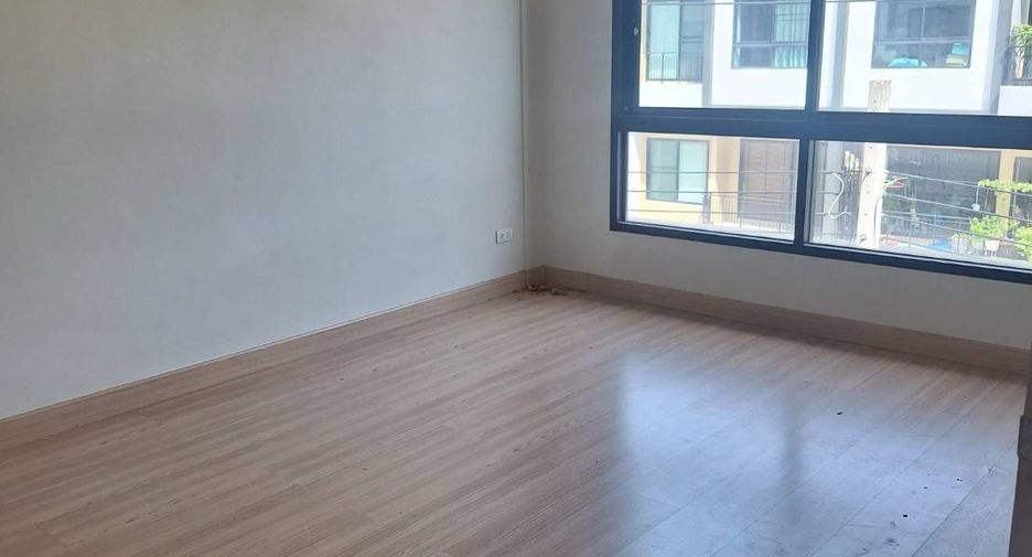 For rent 3 bedrooms townhouse in Mueang Samut Prakan, Samut Prakan