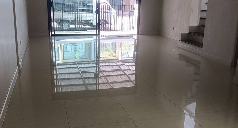 For rent 3 bedrooms townhouse in Mueang Samut Prakan, Samut Prakan