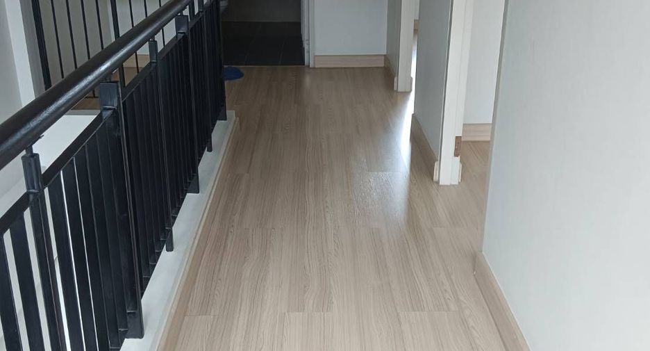 For rent 3 bedrooms townhouse in Mueang Samut Prakan, Samut Prakan