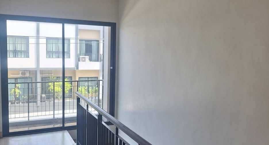 For rent 3 bedrooms townhouse in Mueang Samut Prakan, Samut Prakan
