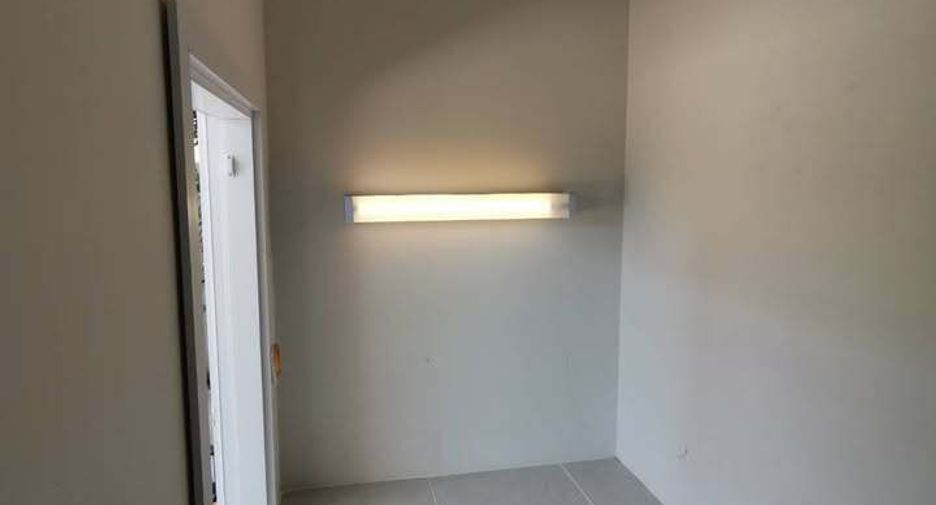 Casa en alquiler de 3 habitaciones en Bang Bo, Samut Prakan