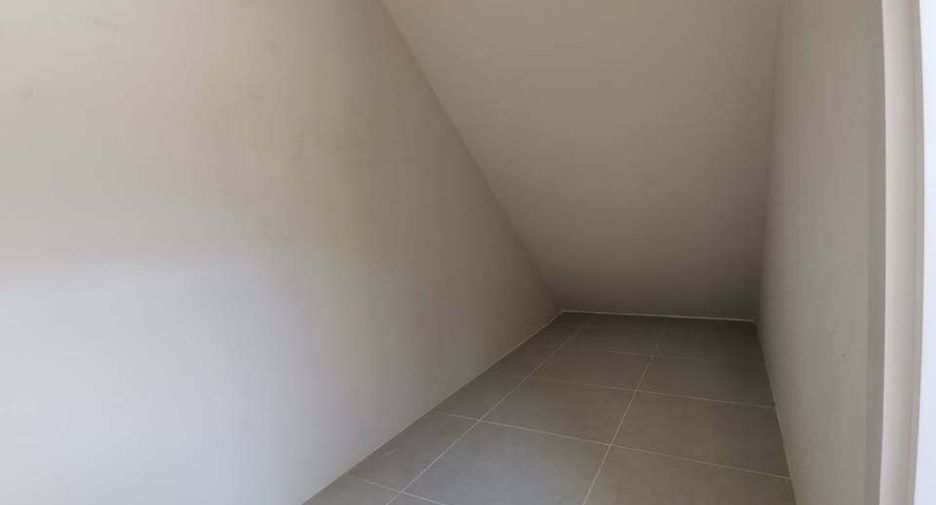 Casa en alquiler de 3 habitaciones en Bang Bo, Samut Prakan