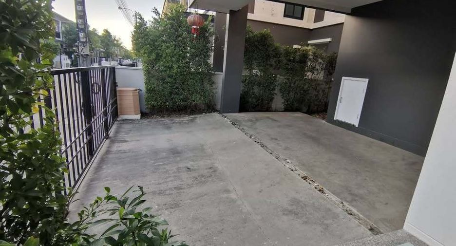 Casa en alquiler de 3 habitaciones en Bang Bo, Samut Prakan