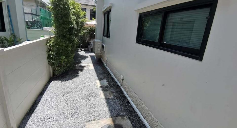 Casa en alquiler de 3 habitaciones en Bang Bo, Samut Prakan