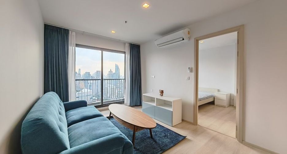For rent 2 bedrooms condo in Pathum Wan, Bangkok
