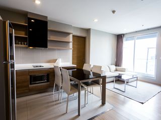 À louer 2 chambres condo à Phra Khanong, Bangkok