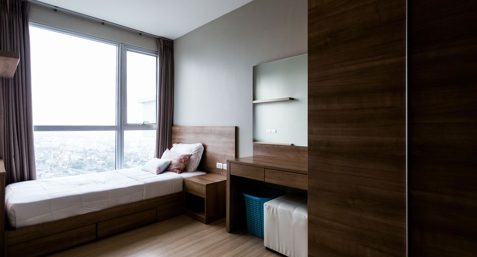 For rent 2 bedrooms condo in Phra Khanong, Bangkok