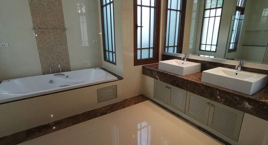 出租 4 卧室 独立屋 在 Watthana, 曼谷