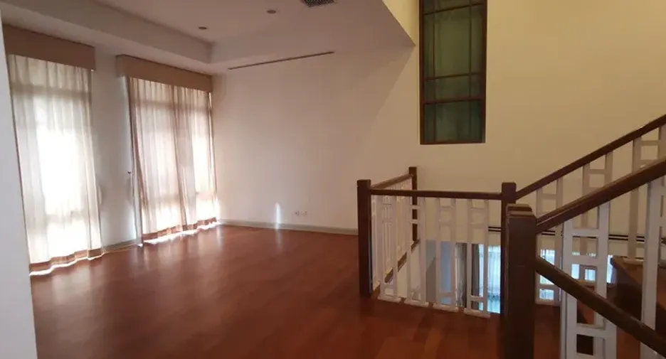 出租 4 卧室 独立屋 在 Watthana, 曼谷