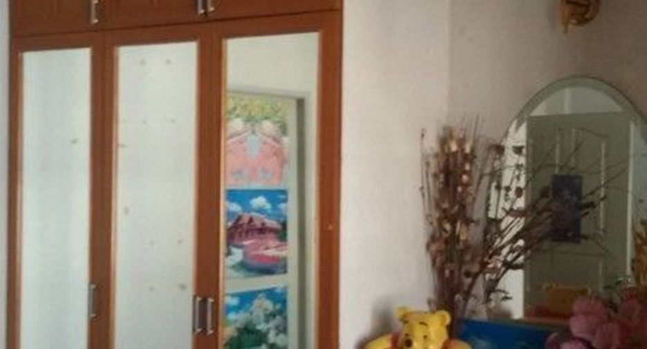 For sale 4 bedrooms townhouse in Bang Kapi, Bangkok