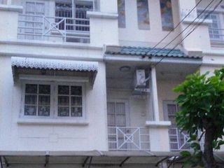 For sale 4 bedrooms townhouse in Bang Kapi, Bangkok