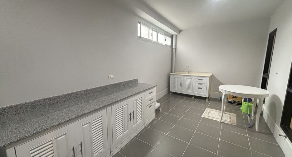À vendre 3 chambres maison de ville à Mueang Phuket, Phuket