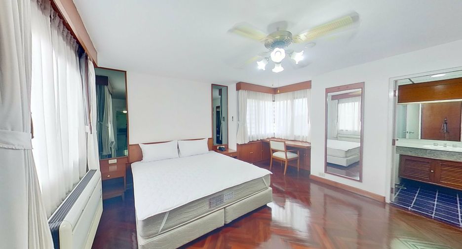For rent 3 bedrooms condo in Watthana, Bangkok