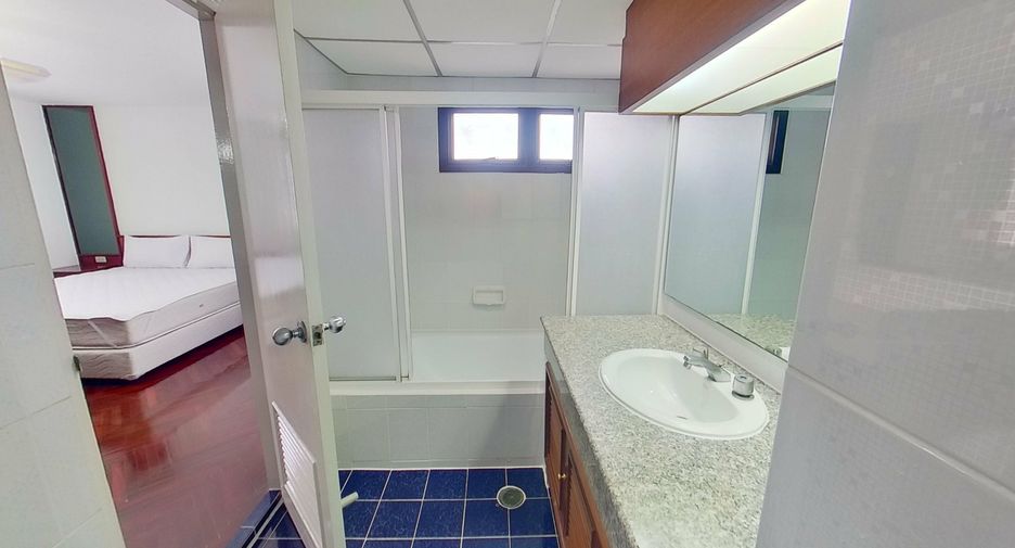 For rent 3 bedrooms condo in Watthana, Bangkok