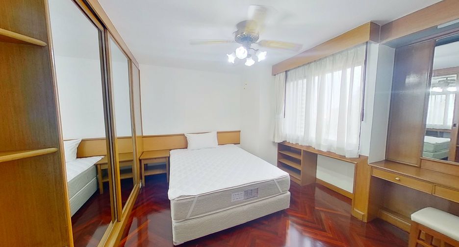 For rent 3 bedrooms condo in Watthana, Bangkok
