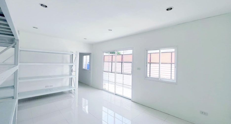 For sale and for rent 3 bedrooms townhouse in Bang Phli, Samut Prakan