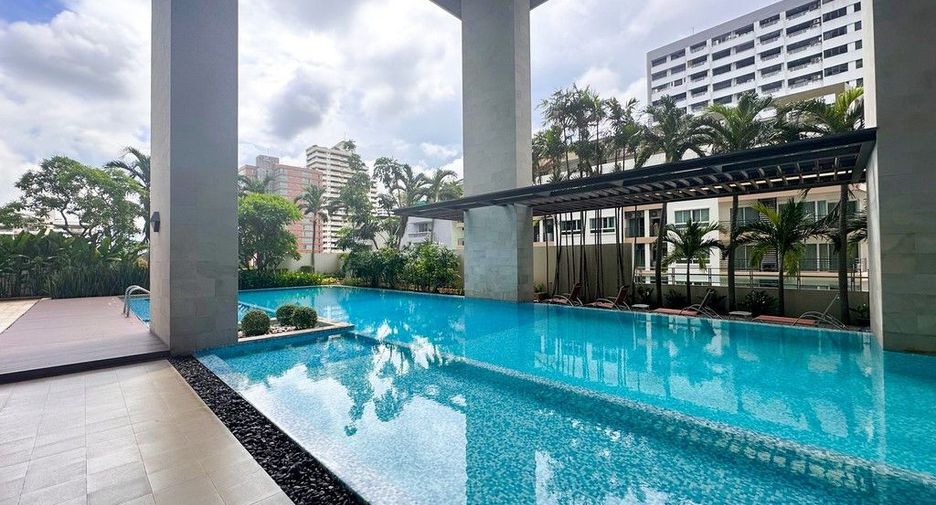 For sale 2 bedrooms condo in Khlong Toei, Bangkok