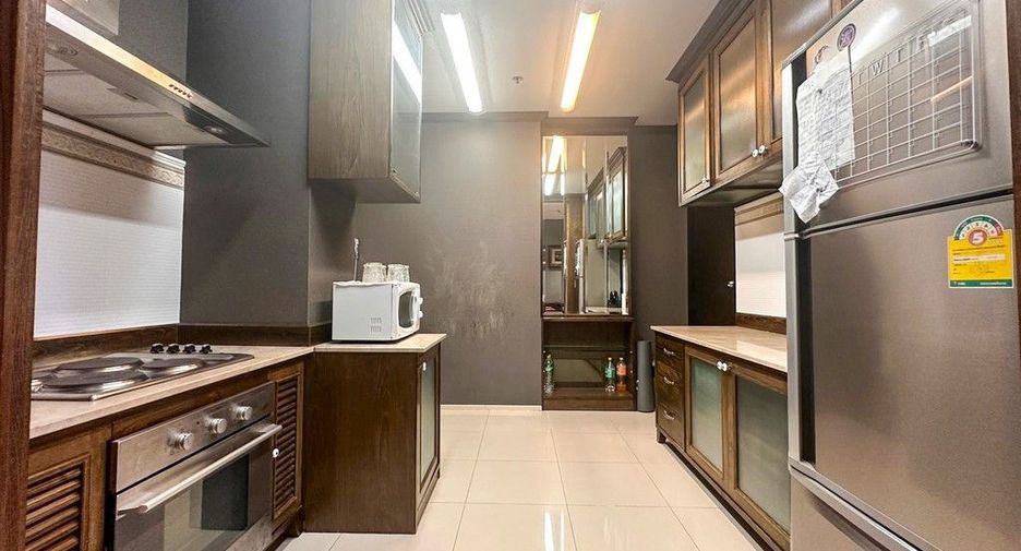 For sale 2 bedrooms condo in Khlong Toei, Bangkok