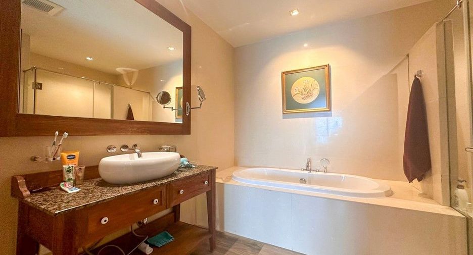 For sale 2 bedrooms condo in Khlong Toei, Bangkok