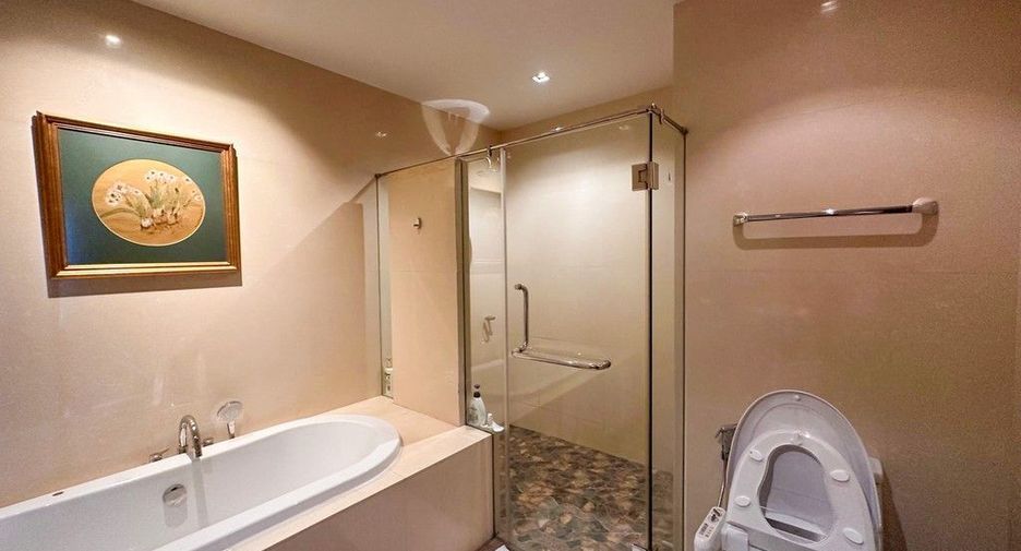 For sale 2 bedrooms condo in Khlong Toei, Bangkok