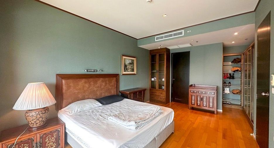 For sale 2 bedrooms condo in Khlong Toei, Bangkok