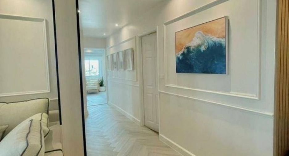 For rent 2 bedrooms condo in Yan Nawa, Bangkok