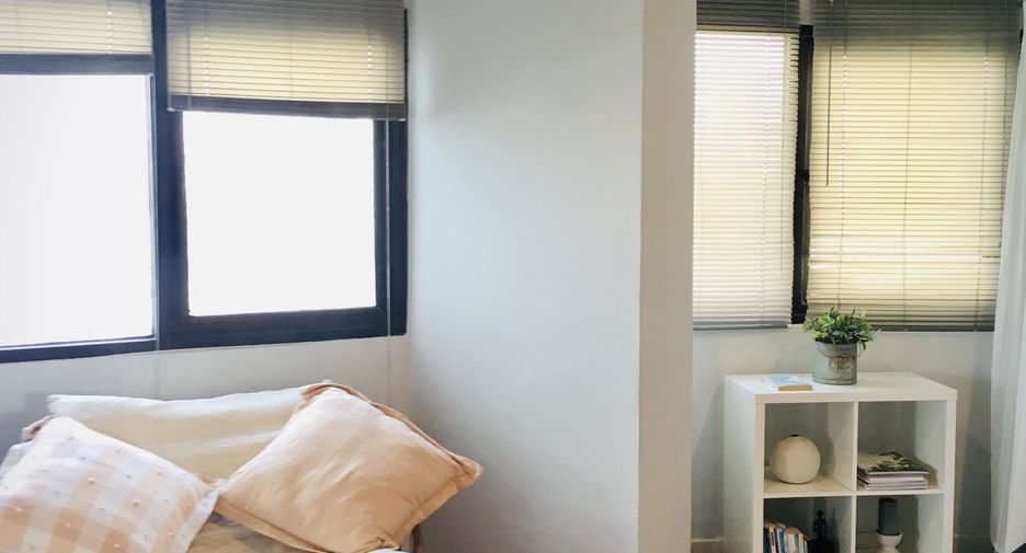 For rent 2 bedrooms condo in Watthana, Bangkok