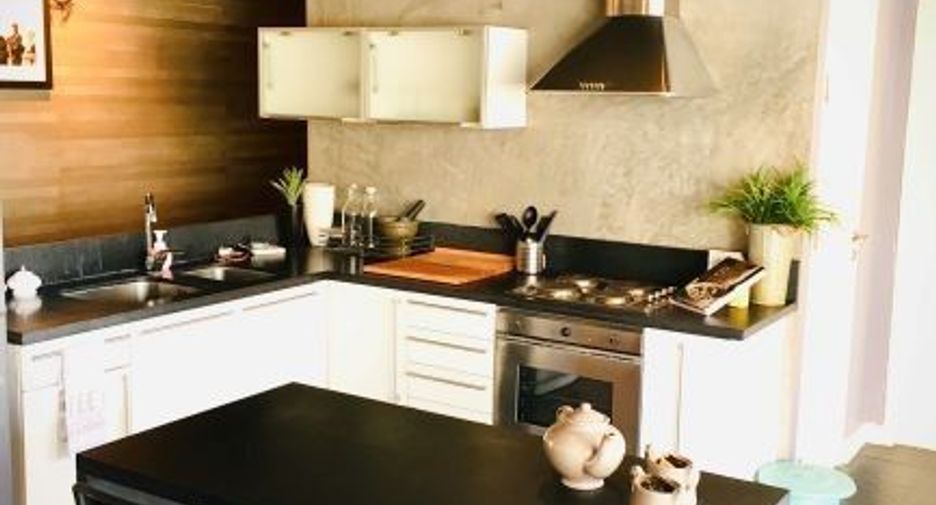 For rent 2 bedrooms condo in Watthana, Bangkok