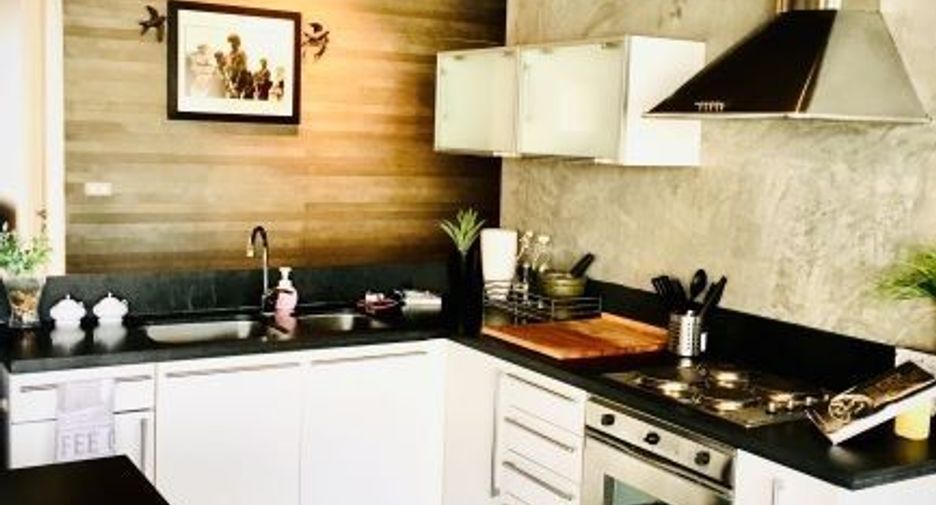 For rent 2 bedrooms condo in Watthana, Bangkok