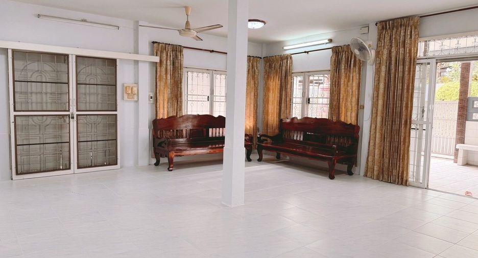 For rent 3 bedrooms house in Lat Phrao, Bangkok