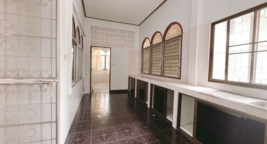 For rent 3 bedrooms house in Lat Phrao, Bangkok