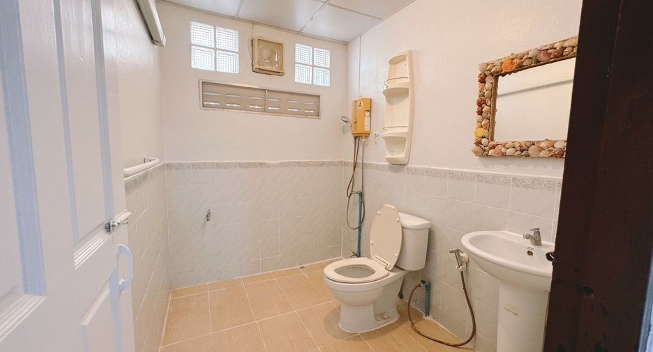 For rent 3 bedrooms house in Lat Phrao, Bangkok