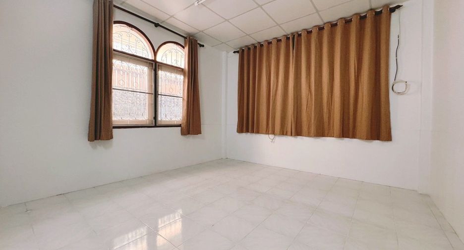 For rent 3 bedrooms house in Lat Phrao, Bangkok
