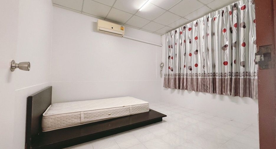 For rent 3 bedrooms house in Lat Phrao, Bangkok
